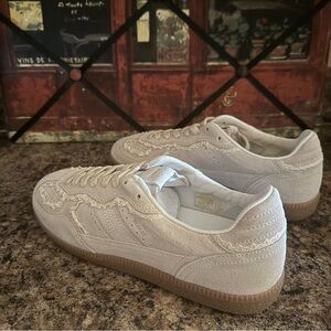 Womens new Alohas Crochet Cream Leather Sneakers size 10-10.5